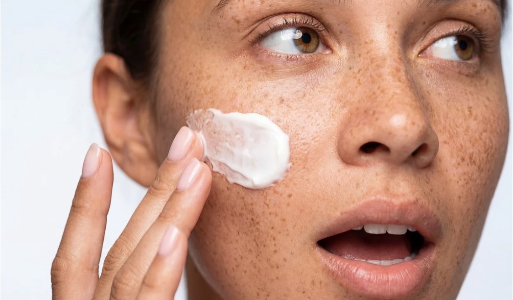 Medik8 Liquid Peptides vs The Ordinary Multi-Peptide + HA vs Neuvera PeptiLIFT: Differences & Benefits