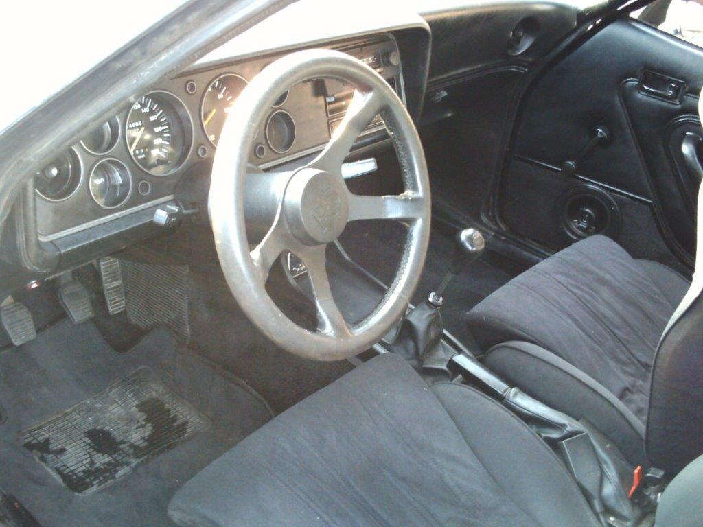 The original interior before the restoration: dashboard, instrument cluster, steering wheel and gear lever