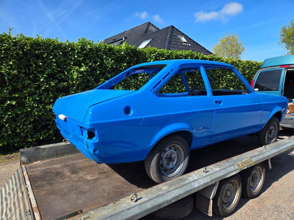 The Escort in blue paint, side view with the wheels fitted