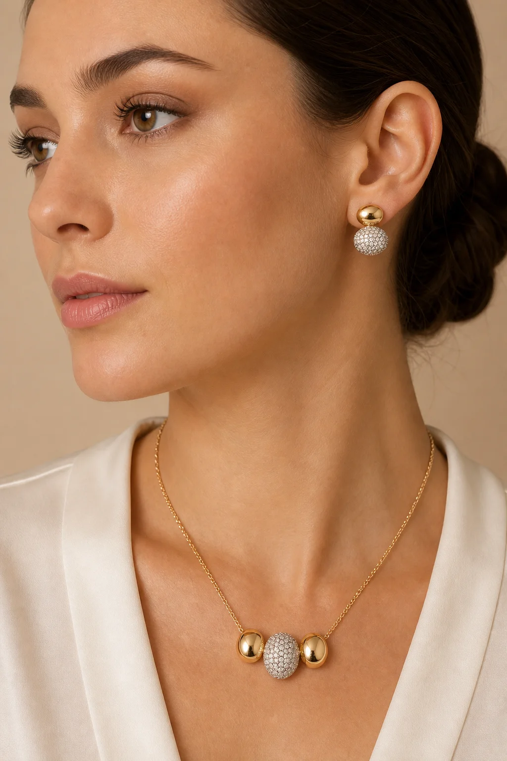 Conjunto Oval — Colar e Brincos em modelo — imagem ilustrativa criada com IA