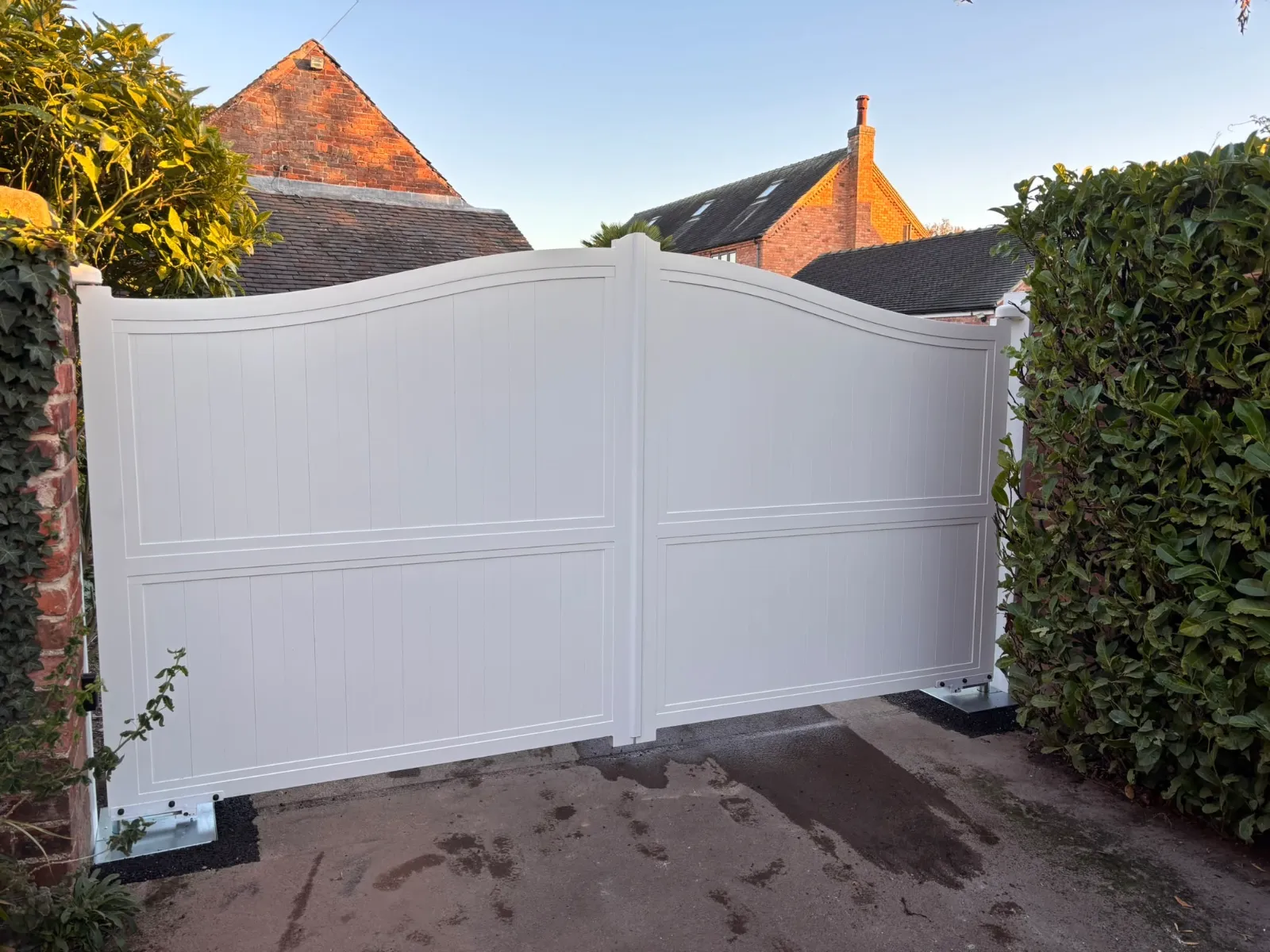 Arched swing gates / period property